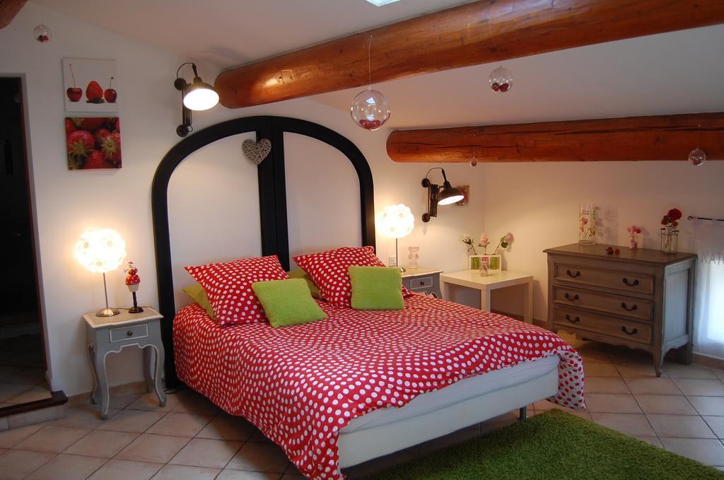 Maison D'Hotes Le Mas De Lila Vers Pont du Gard Room photo